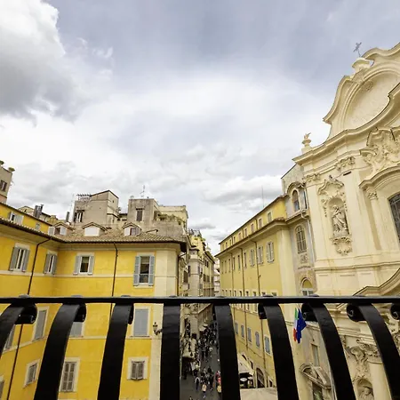 Apartment Piazza Della Maddalena View