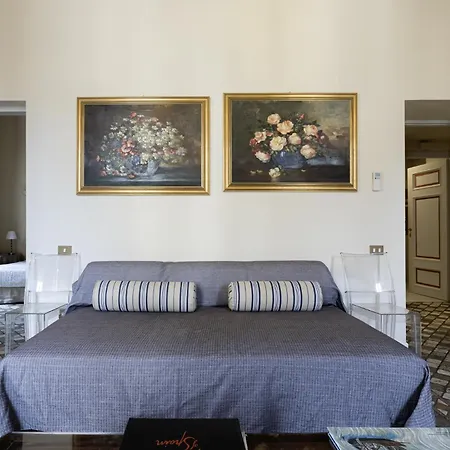 Piazza Della Maddalena View Apartment Rome