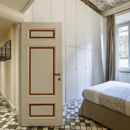Piazza Della Maddalena View Apartment *