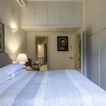 Piazza Della Maddalena View Apartment