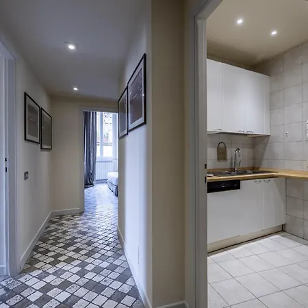 Piazza Della Maddalena View Apartment *