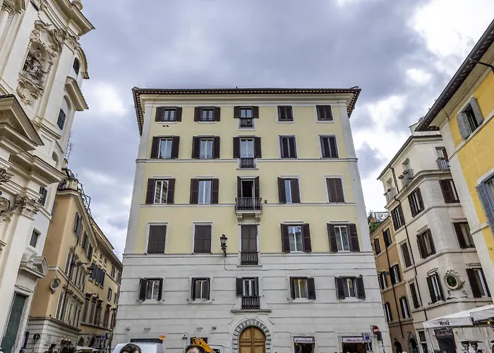 Piazza Della Maddalena View روما